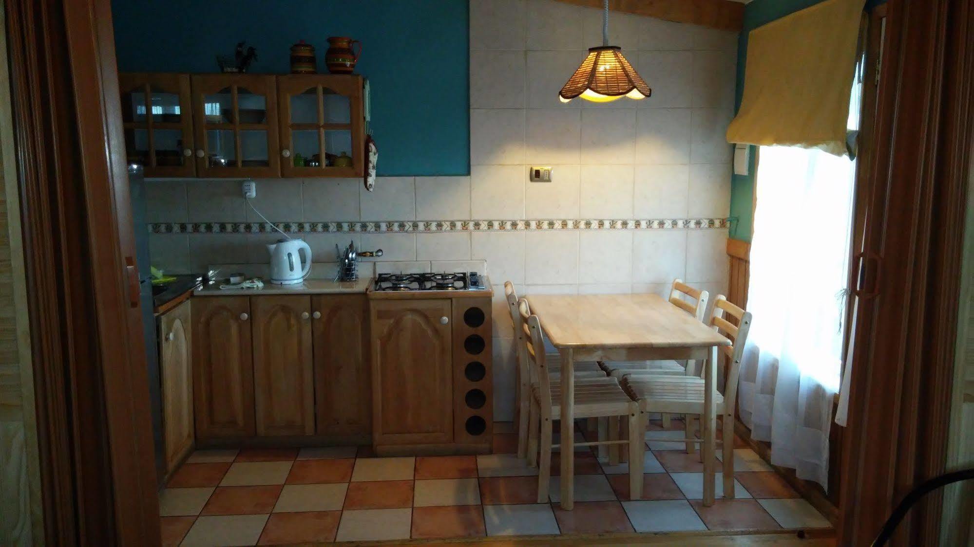 Hostal Y Cabanas Ainil Punta Arenas Exterior foto